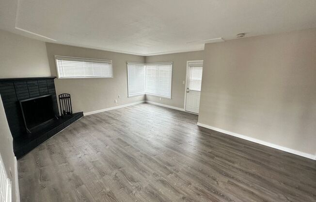 Renovated in 2023!! 4BD/2BA; Quick Walk to Campus