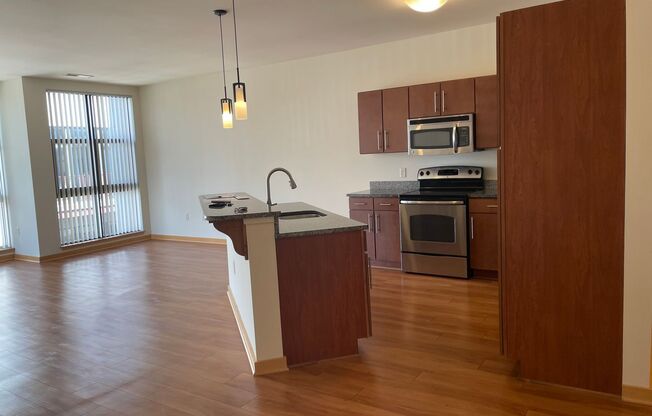 1 bed, 1 bath, 1,090 sqft, $2,095, Unit 324