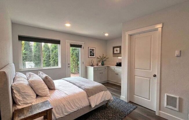4 beds, 3.5 baths, $2,995