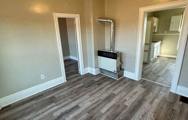 1 bed, 1 bath, $925, Unit 4