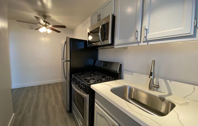 Studio, 1 bath, 450 sqft, $1,595, Unit 25