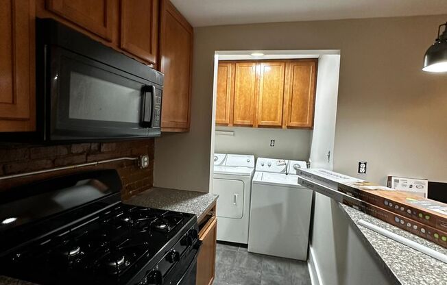 2 beds, 1 bath, $1,350, Unit #02