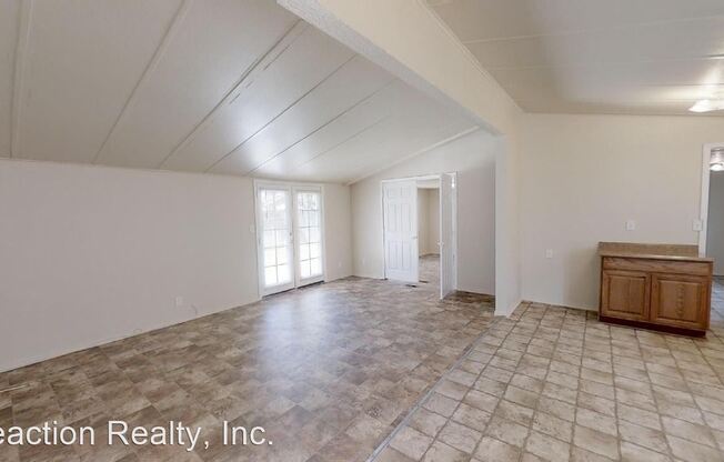 700 E.Washington St. #081