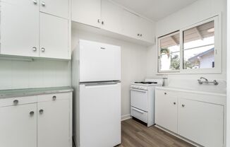 1 BED 1 BATH with 1 parking, MCCully area