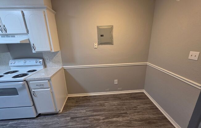 2 beds, 1.5 baths, 925 sqft, $800