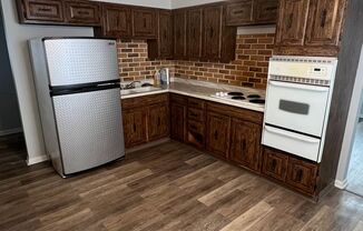 3 beds, 1 bath, $950