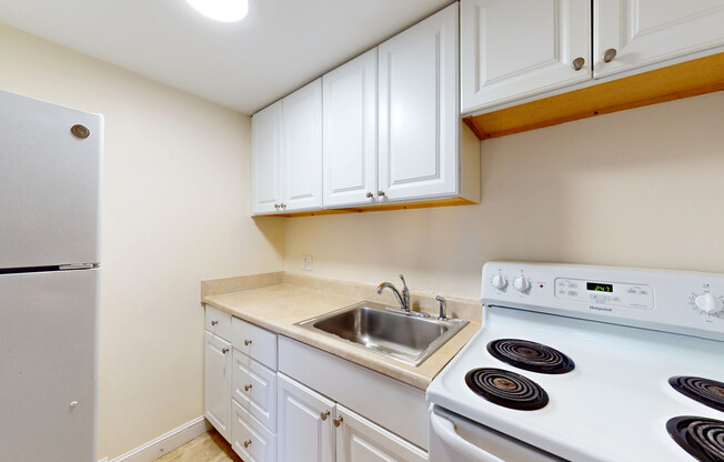 2 beds, 1 bath, 700 sqft, $2,300, Unit 23