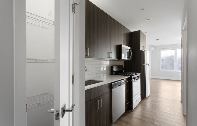 Studio, 1 bath, 360 sqft, $1,650, Unit 304