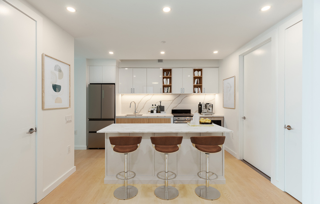 2 beds, 2 baths, $4,033, Unit 4-B