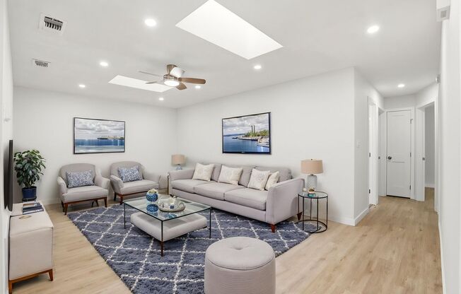 Modern Living Awaits in This Renovated Oviedo 3BR Duplex