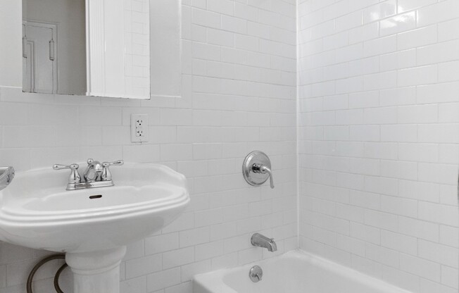 Studio, 1 bath, $2,500, Unit 1A