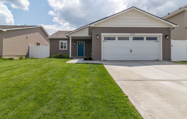 3 bed 2 Bath single level open concept floor plan.  Built 2021 must See!