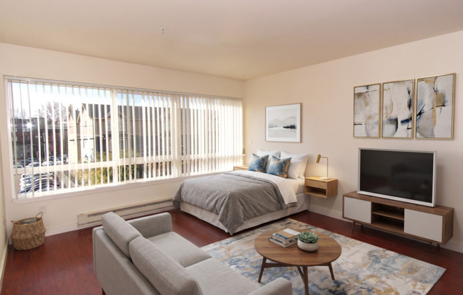 3 beds, 1 bath, $2,895, Unit R-412