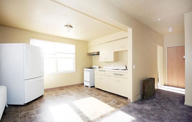 1 bed, 1 bath, 1,075 sqft, $1,200, Unit Unit 3