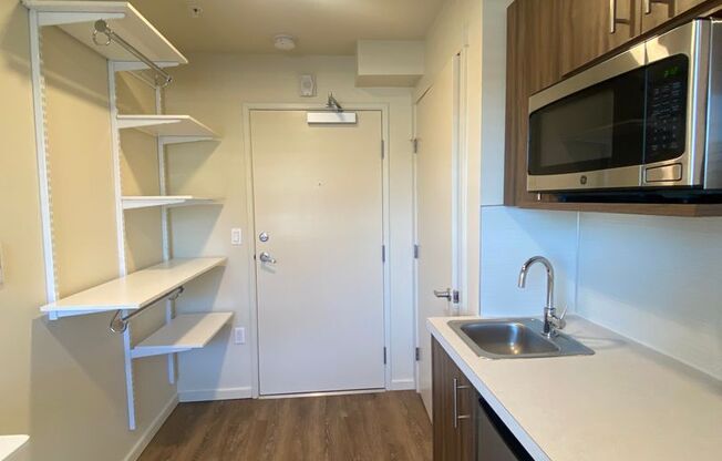 Studio, 1 bath, 175 sqft, $1,250, Unit 214