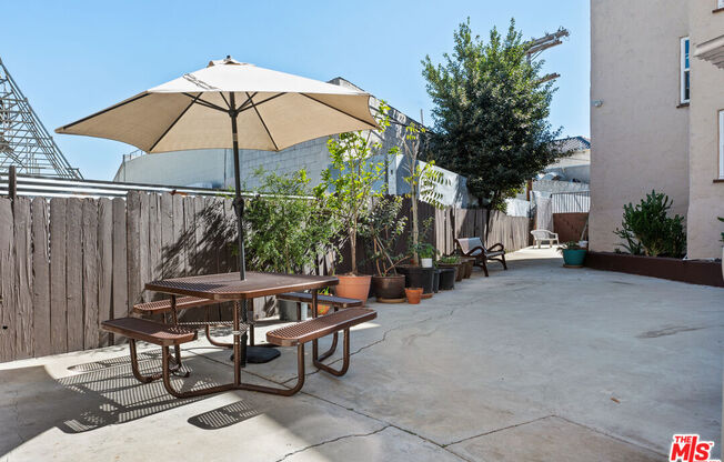 5320 W Olympic Blvd