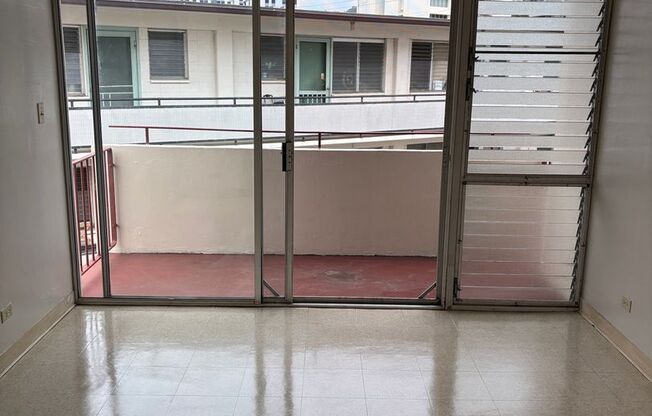 Moiliili/University - 2 Bdrm/1 Bath/1 Prkg - $1,675