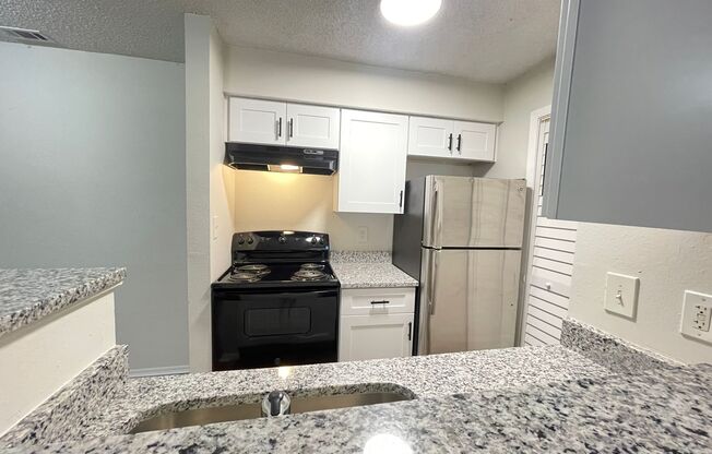 1 Bed / 1 Bath Condo in Gated Comm. In Altamonte Springs, Available Now!!