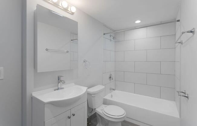 Studio, 1 bath, 250 sqft, $1,355, Unit 4B