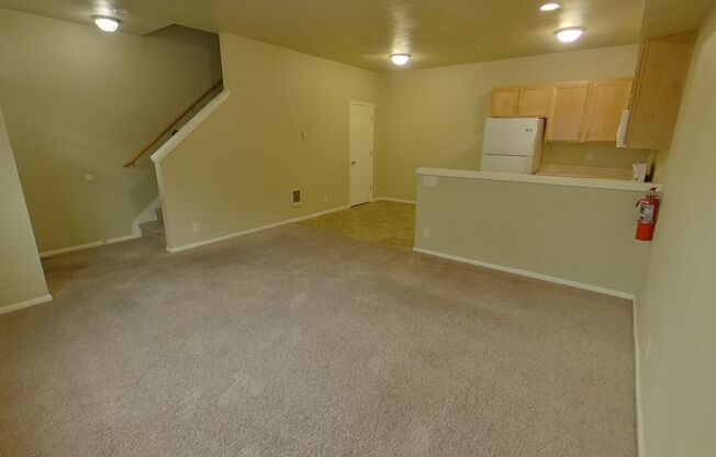 3 beds, 2 baths, $2,025, Unit 4