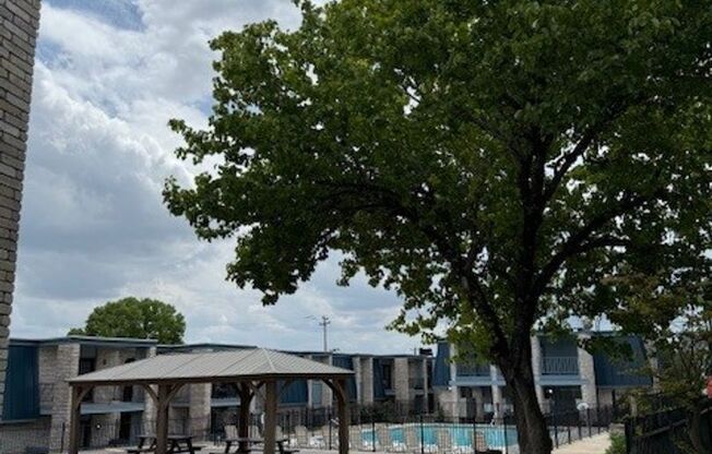 2 beds, 1.5 baths, 1,156 sqft, $1,250, Unit 15-1501