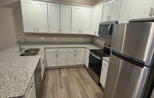 2 beds, 1 bath, 950 sqft, $1,100, Unit 215