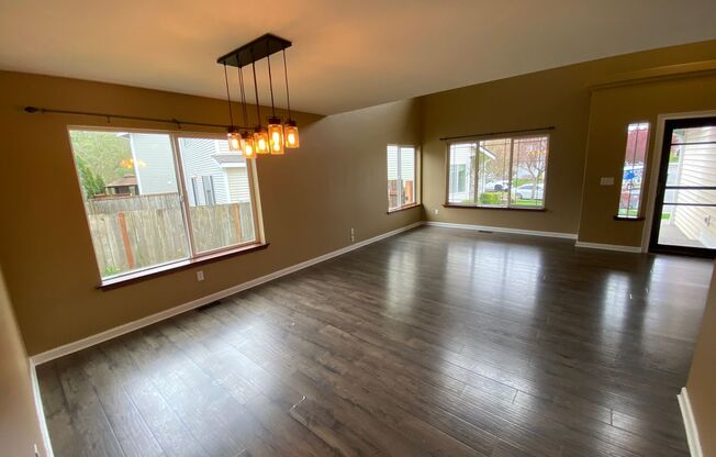 Open Concept Home with 18" Ceiling in Puyallup