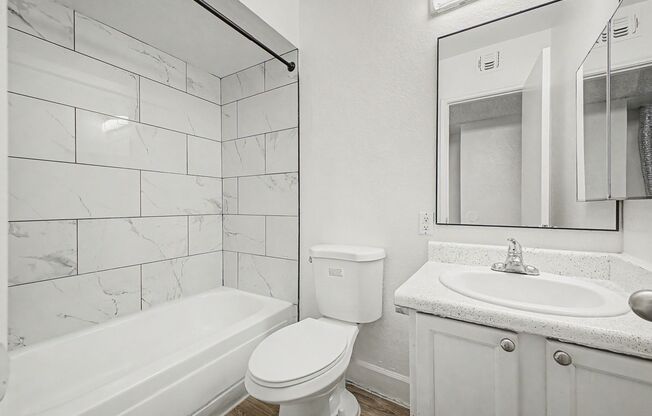 2 beds, 2 baths, 992 sqft, $1,595, Unit 24