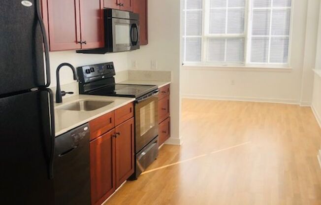2 beds, 1 bath, 900 sqft, $1,999, Unit 200