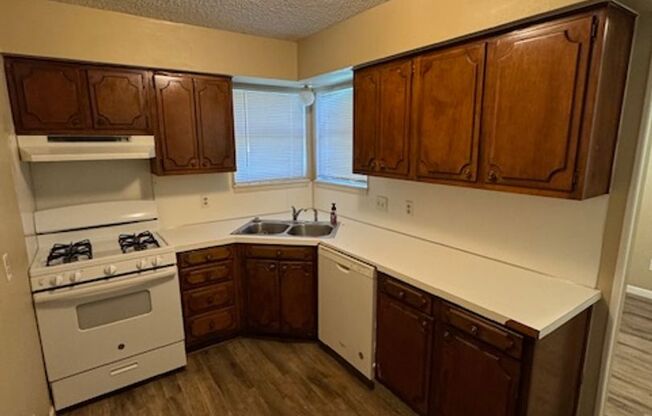 3 beds, 2 baths, $1,395