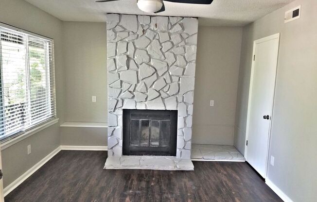 2 beds, 1 bath, 850 sqft, $950, Unit Apt D