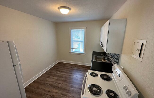 Studio, 1 bath, 336 sqft, $650, Unit 5070 Weyerhaeuser Rd - 16