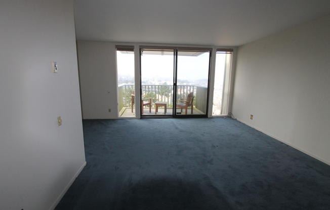 AZARI PM - Top Floor 2 BR/2 BA Condo, Pano Views, Balcony, 3-4 Pkg, Storage