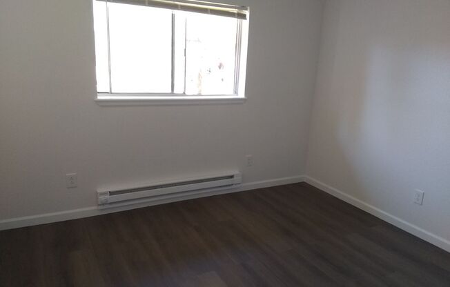 2 bed 2 bath, Great location off 2nd and Sable near 6th and I-225 and Aurora Mall