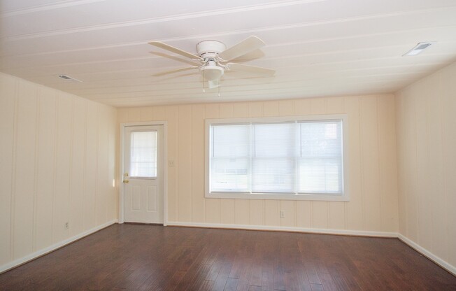 2 Bedroom in Athens! Lawn Care Included!