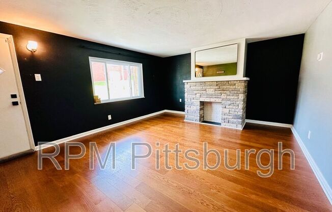 237 MARY ST