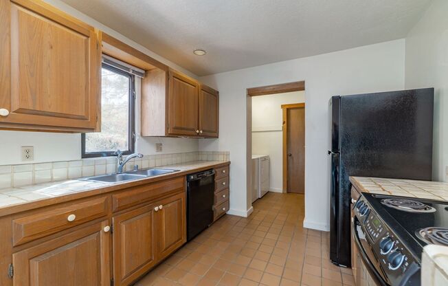 2 beds, 2 baths, $2,500