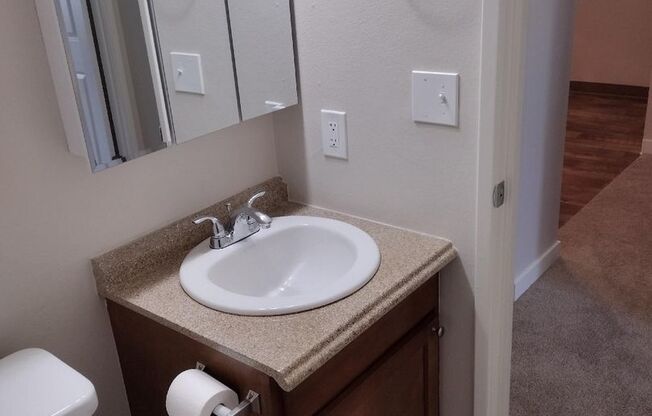1 bed, 1 bath, 677 sqft, $1,445, Unit 050