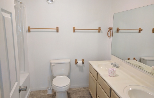 1 bed, 1 bath, $775, Unit 444 Long - Unit 1