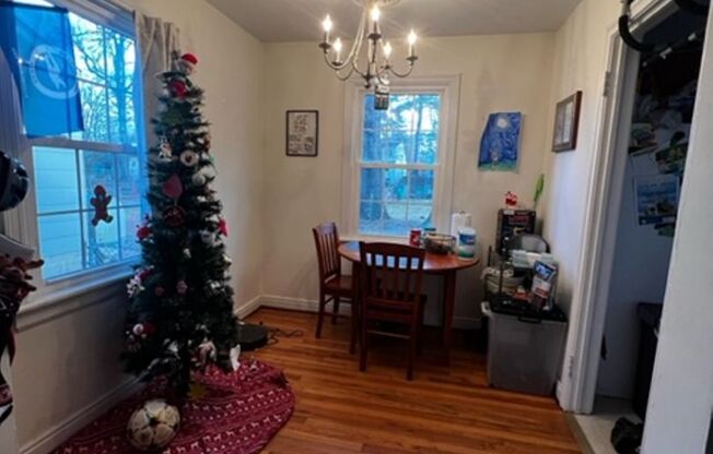 -- 3 BR/ 1 BA Three Bedroom Ranch House