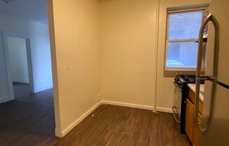 2 beds, 1 bath, $2,050, Unit C4