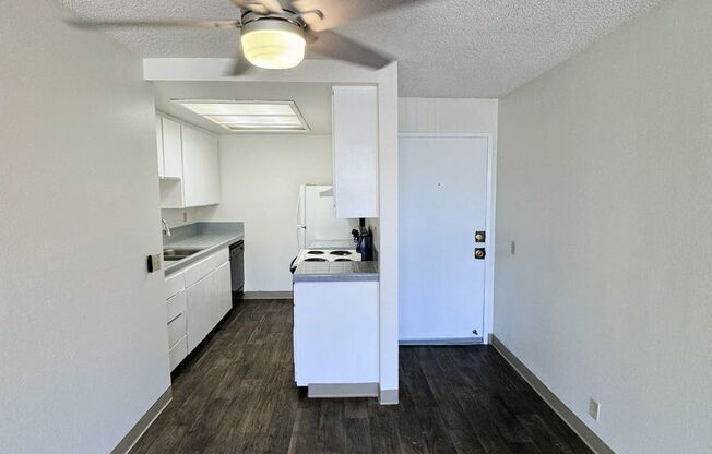 2 beds, 2 baths, $2,300, Unit 7