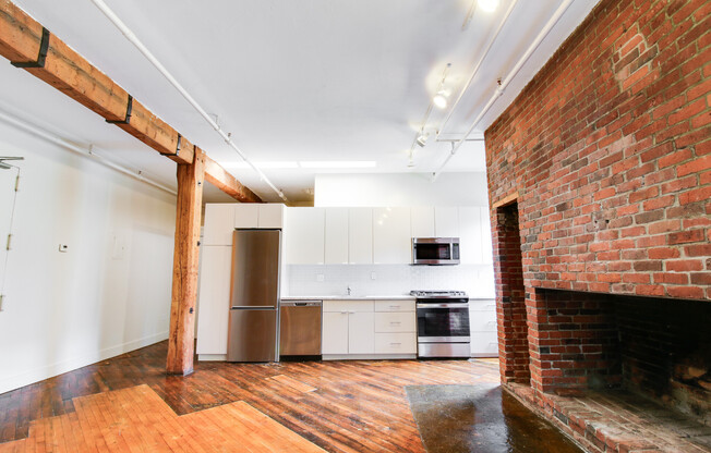 2 beds, 1 bath, 1,100 sqft, $4,400, Unit E214