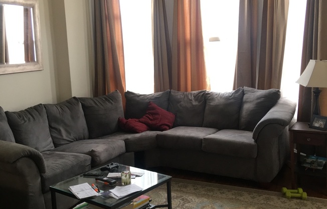 3 beds, 1 bath, 1,400 sqft, $1,595, Unit 4532-B14