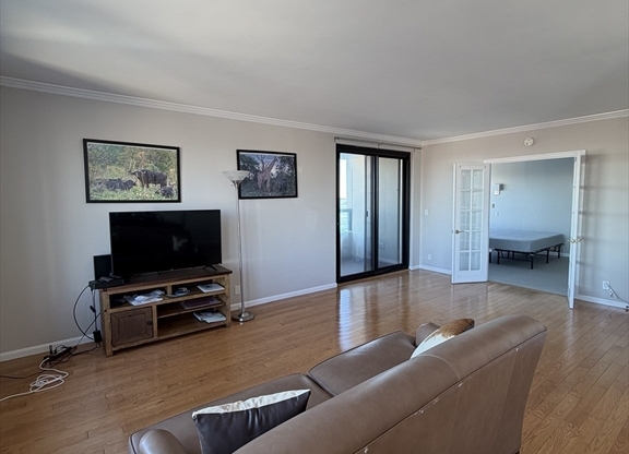 1 bed, 1.5 baths, 1,380 sqft, $6,695, Unit 17B