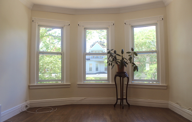 310 E 4 ST