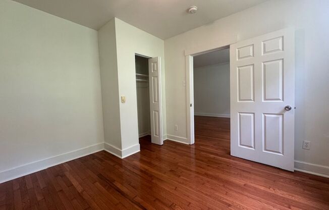 2 beds, 1 bath, 800 sqft, $1,759, Unit 5717 Hobart St. #37