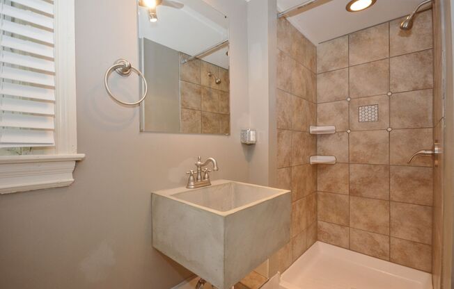 2 beds, 1 bath, $1,650, Unit 1