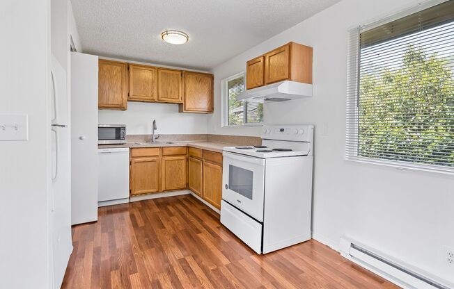 3 beds, 1 bath, 864 sqft, $1,995, Unit 17