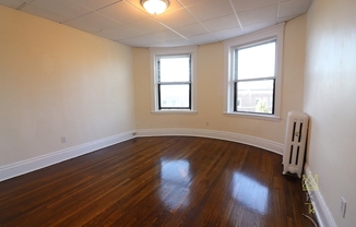 2 beds, 1 bath, $2,750, Unit 6